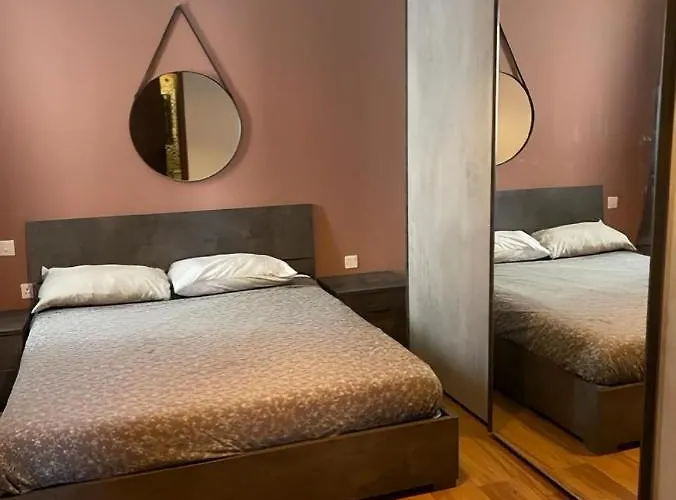 Airport Accommodation Bedroom With Your Own Private Bathroom Self Check In And Self Check Out Air-Condition Included